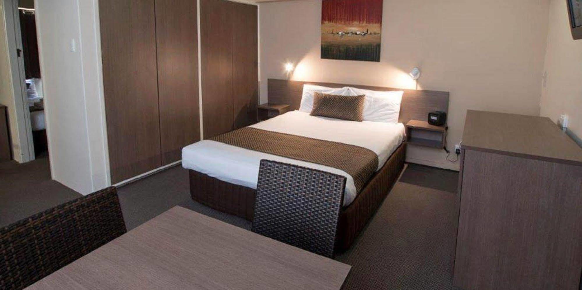 The Metropolitan Spring Hill 3*