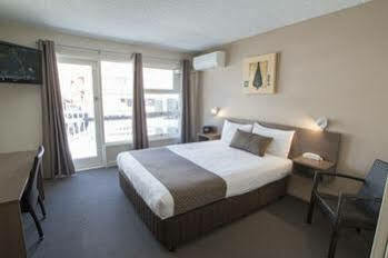 The Metropolitan Spring Hill Motel 3*